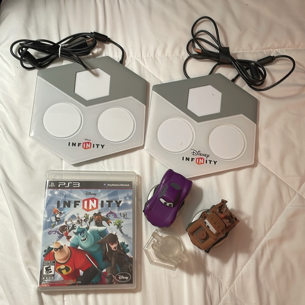 Disney Infinity 1.0 PS3 Game, 2 Platforms & Disney Cars Play Set Bundle